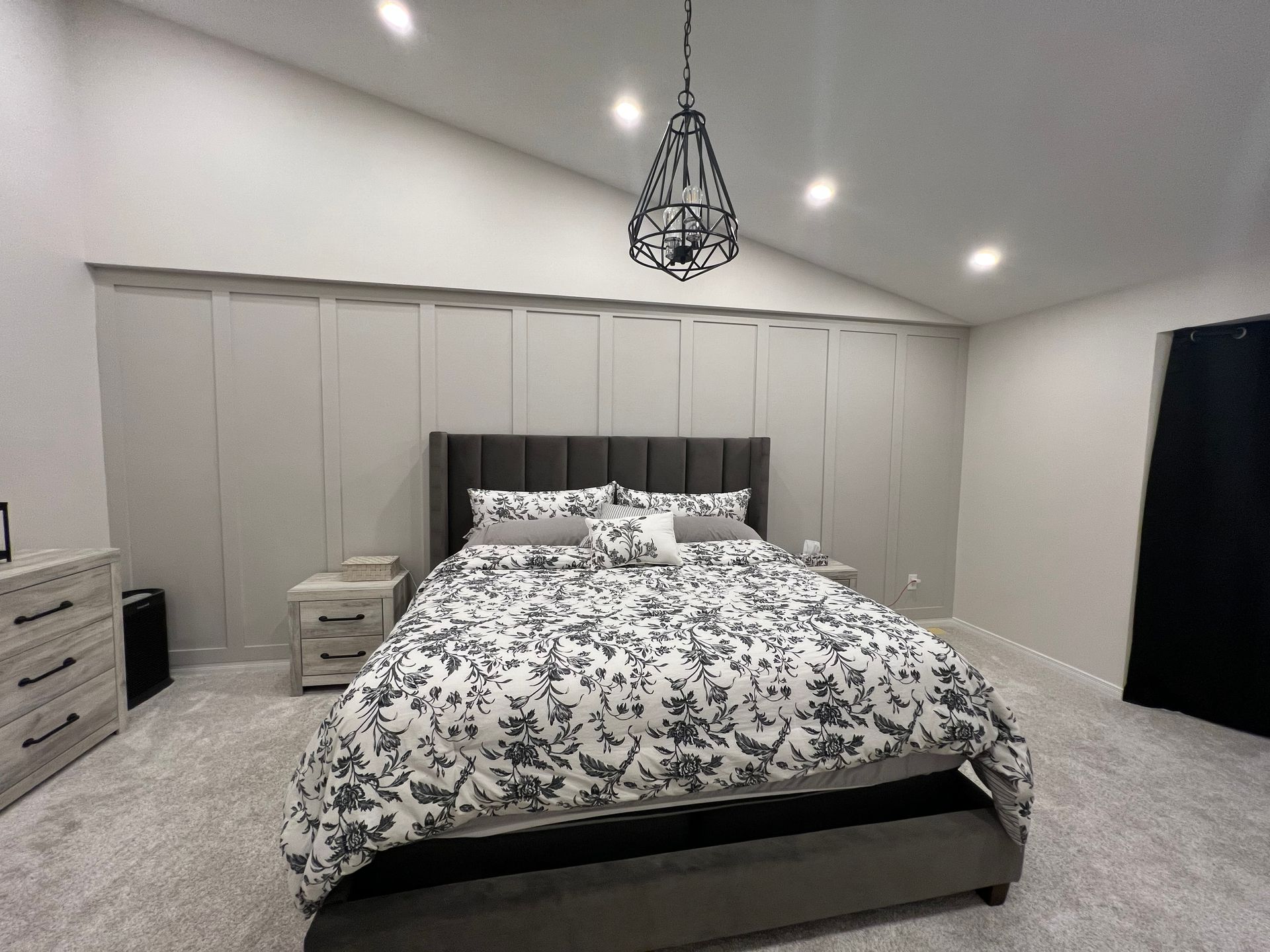 Accent wall – after